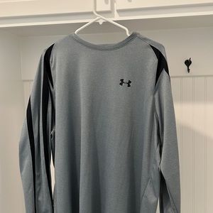 Gray loose fit UA shirt. Size XL